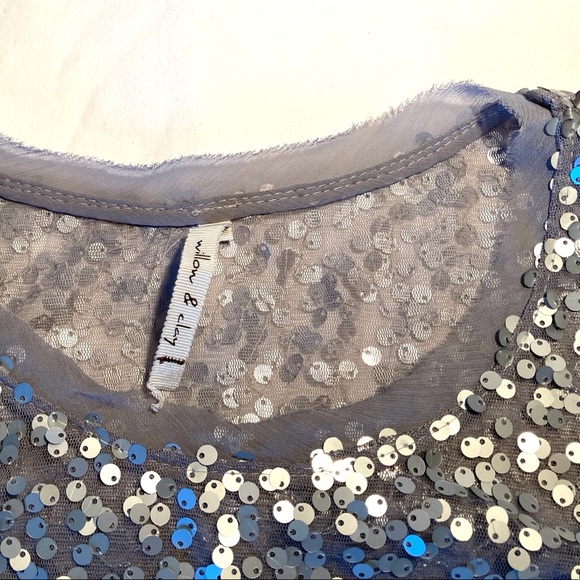 Gray short sleeve tulle top with silver sequins - Picture 5 of 6
